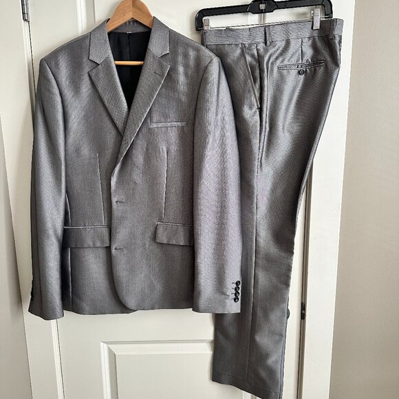Silver Suit - Picture 1 of 1